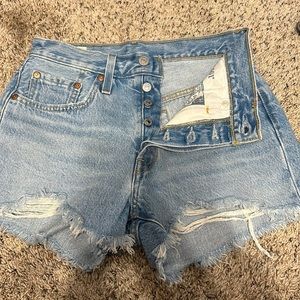 501 ORIGINAL SHORT IN LUXOR HEAT
LEVI'S